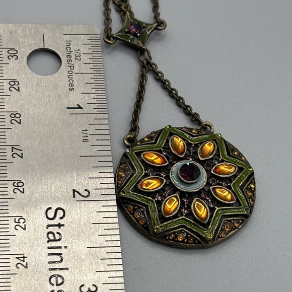 Vintage Avon Medallion Pendant Necklace JP429 - Picture 11 of 11